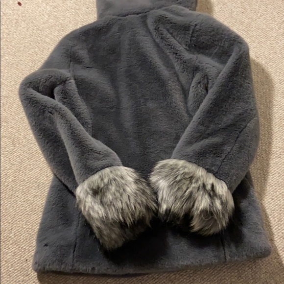 Diane VonFurstenburg Faux Fur Coat - Picture 3 of 6